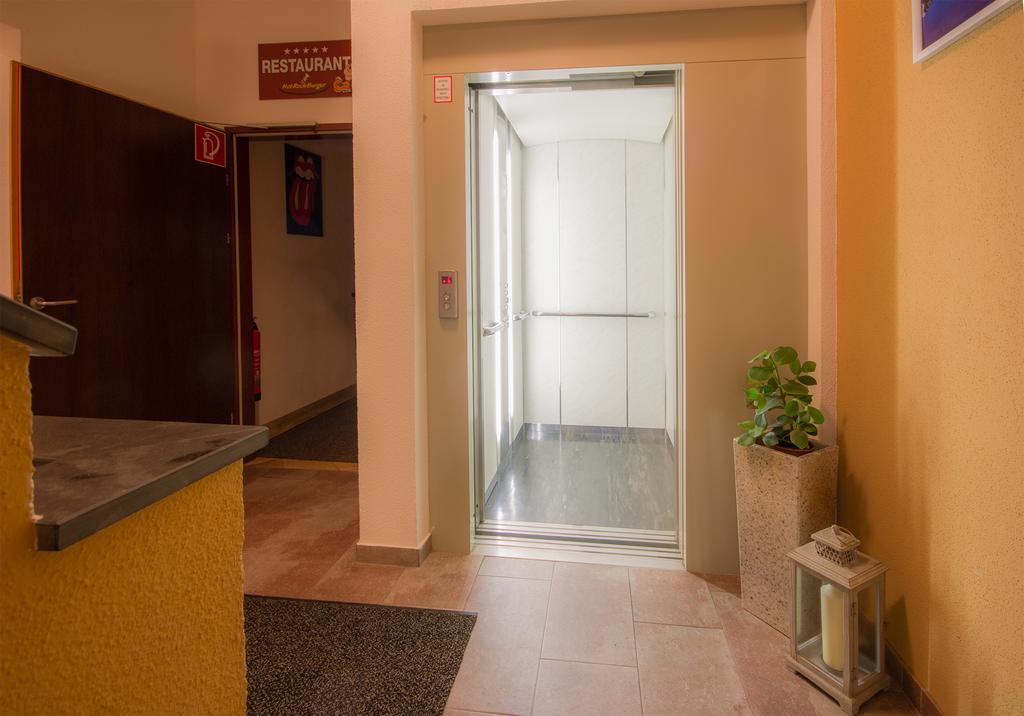 Apart Mado Langenfeld Exterior photo